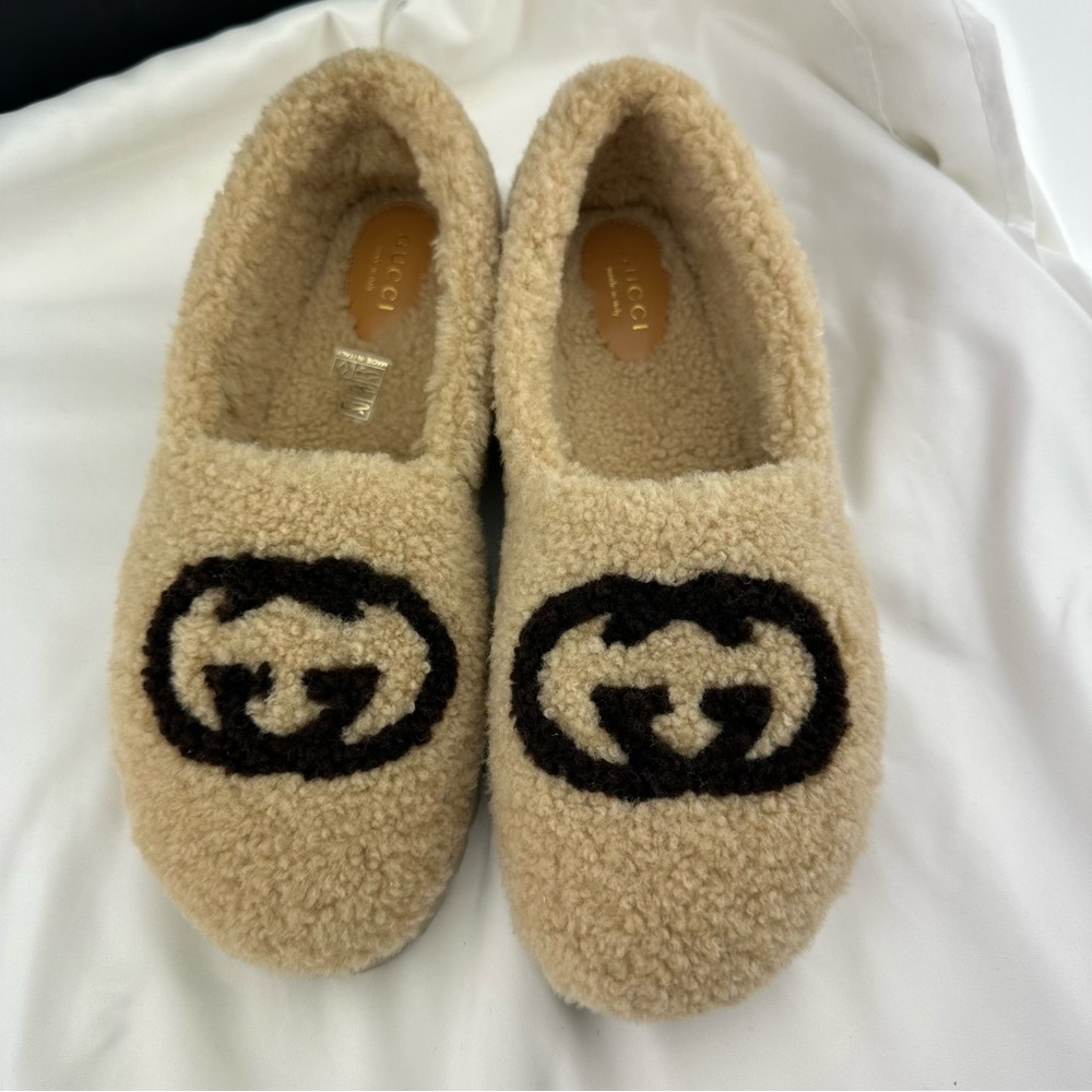 Gucci Interlocking GG Shearling Trim Loafers in Cream